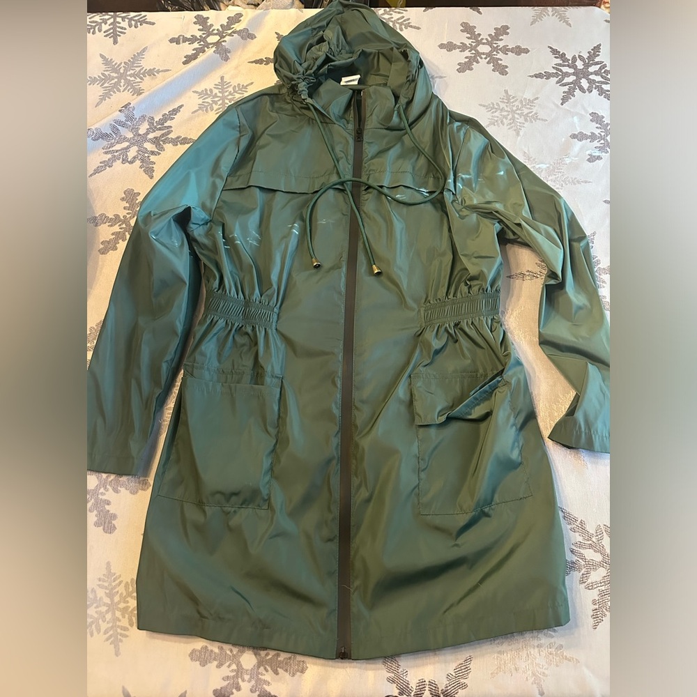 Olive green rain jacket/windbreaker